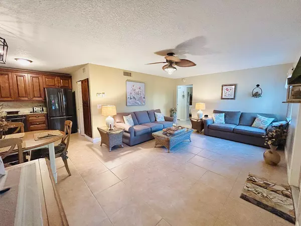 Greenacres, FL 33463,301 Knotty Pine CIR B-1