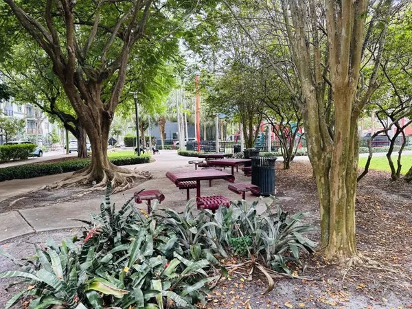 Fort Lauderdale, FL 33301,533 NE 3rd AVE 341