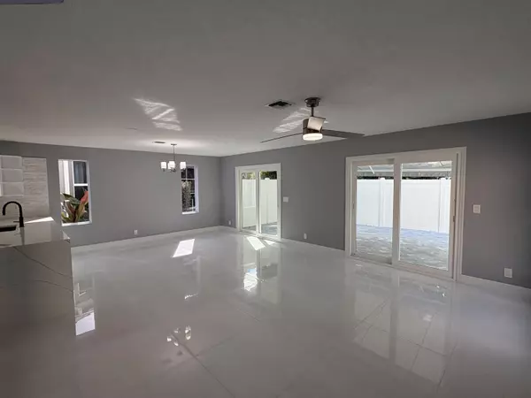 Greenacres, FL 33463,4243 Pine Hollow CIR