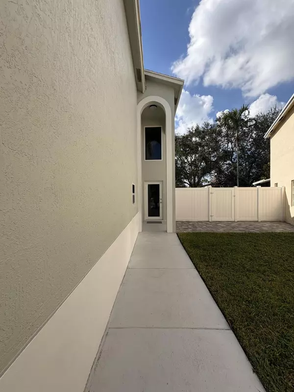 Greenacres, FL 33463,4243 Pine Hollow CIR