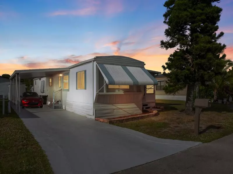 10 Desoto LN, Port Saint Lucie, FL 34952