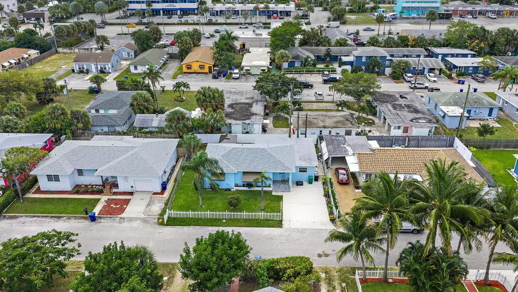 135 E 28th ST, Riviera Beach, FL 33404