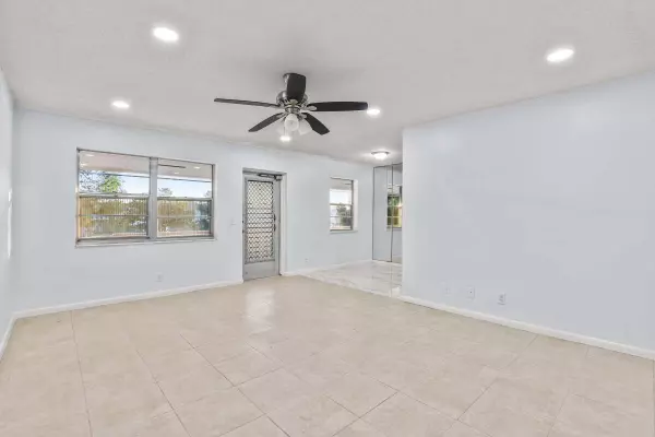 West Palm Beach, FL 33417,63 Hastings D