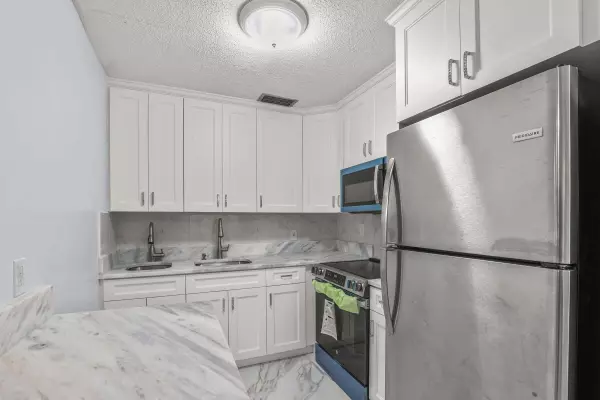 63 Hastings D, West Palm Beach, FL 33417