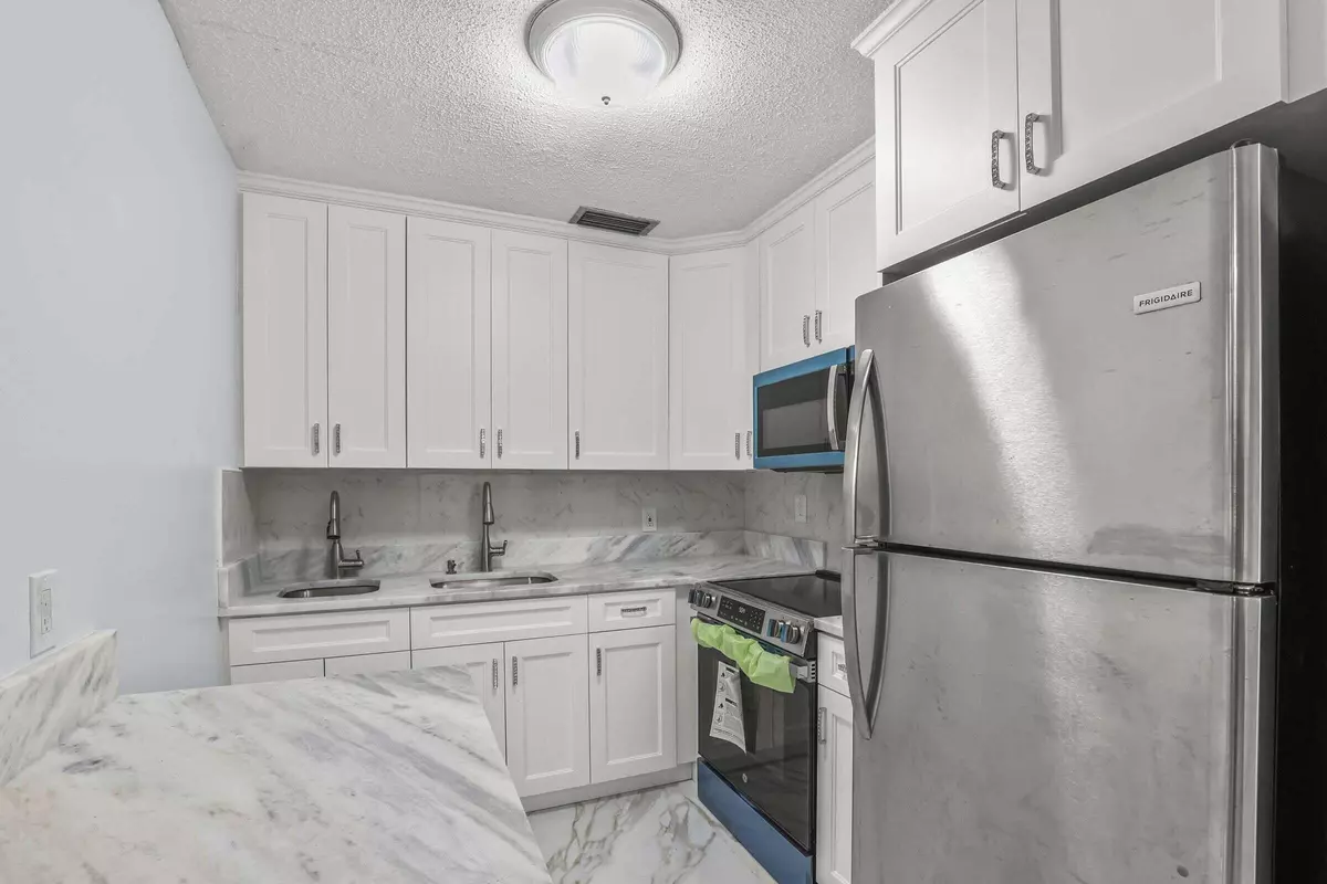 West Palm Beach, FL 33417,63 Hastings D