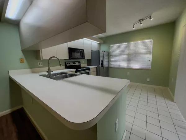 Royal Palm Beach, FL 33411,27 Clinton CT D