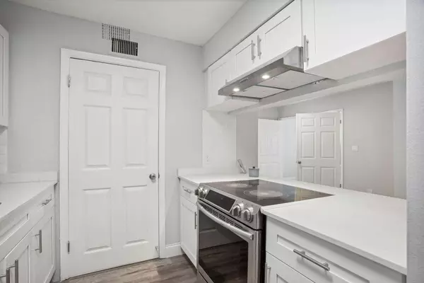 Boynton Beach, FL 33426,2315 N Congress AVE 22