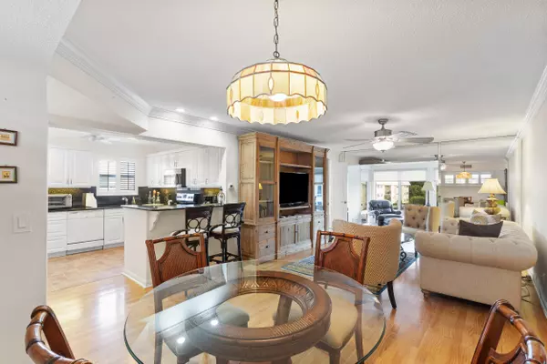 Boynton Beach, FL 33435,14 Colonial Club DR 300