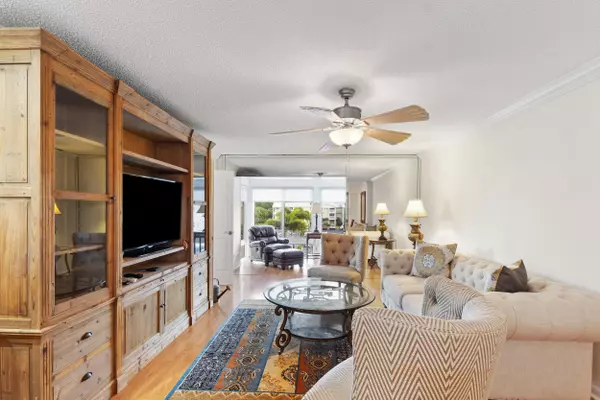 Boynton Beach, FL 33435,14 Colonial Club DR 300