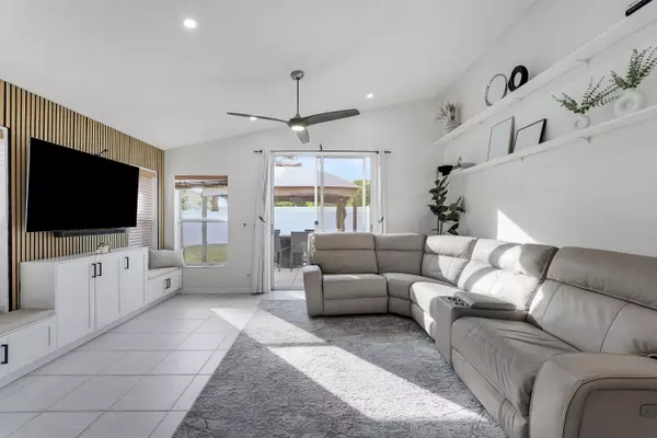 Boynton Beach, FL 33436,1021 Fosters Mill RD