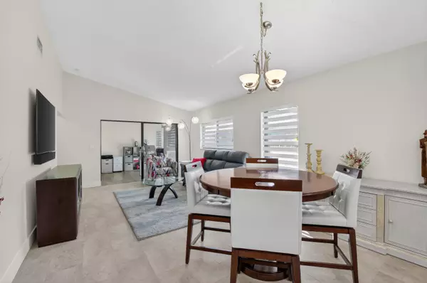 Boca Raton, FL 33496,8136 Whispering Palm DR B