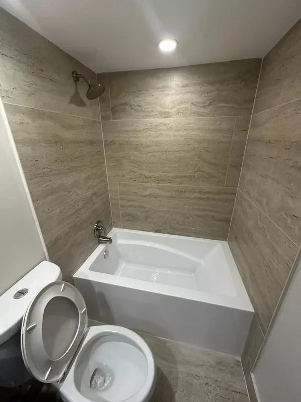 Deerfield Beach, FL 33064,4374 NW 9th AVE 17-3b