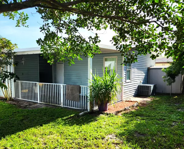 Atlantis, FL 33462,3393 Lake Overlook PL