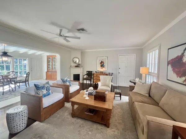 Palm Beach, FL 33480,230 Colonial LN