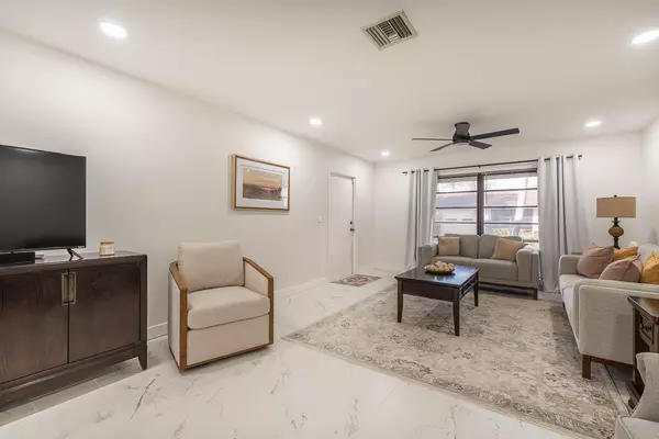 Boynton Beach, FL 33436,4760 Greentree WAY A