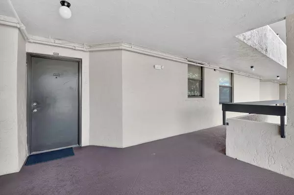 Delray Beach, FL 33444,500 Egret CIR 8306