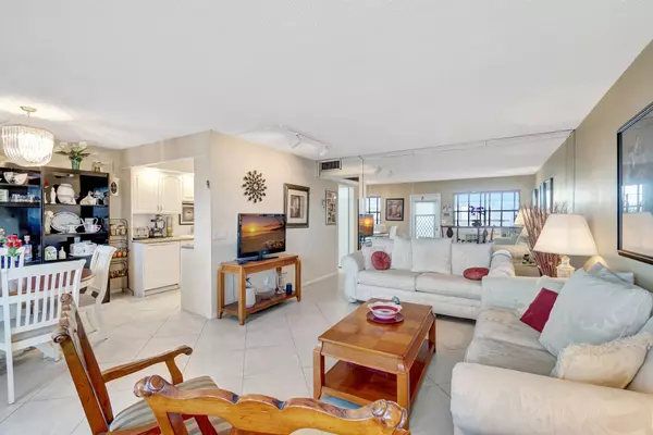 Boca Raton, FL 33434,4042 Exeter C