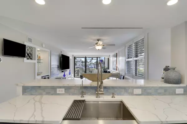 Juno Beach, FL 33408,515 N Bay Colony DR