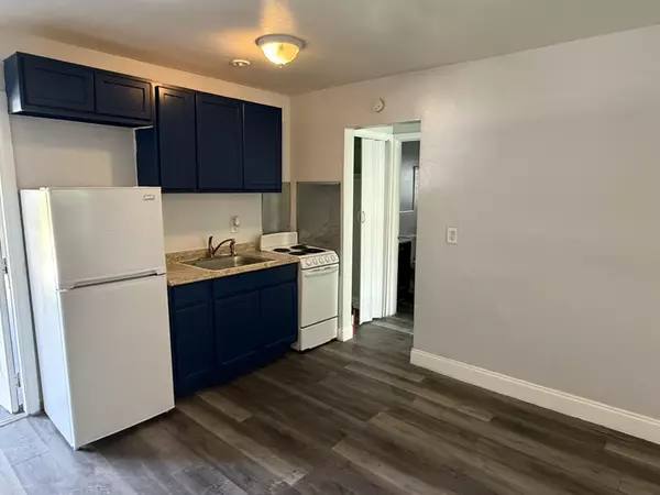 Riviera Beach, FL 33404,131 E 27th ST 4