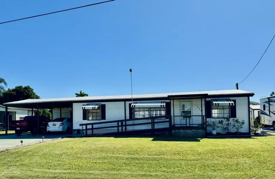 1924 SE 30th ST, Okeechobee, FL 34974