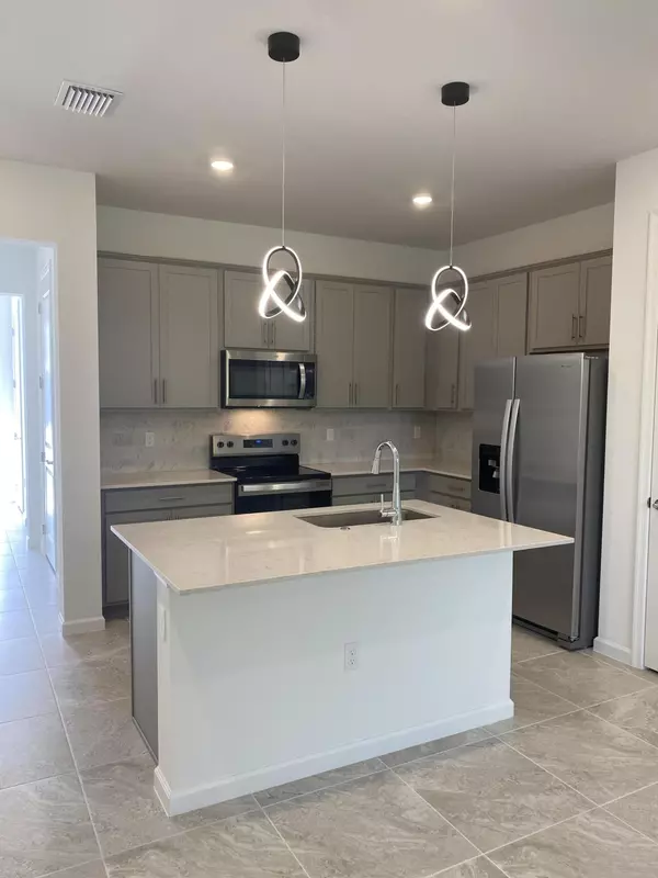 Stuart, FL 34997,271 SW Sally WAY