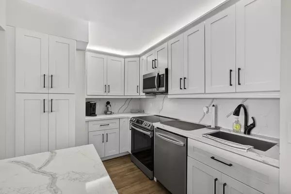 West Palm Beach, FL 33409,1110 Green Pine BLVD G1