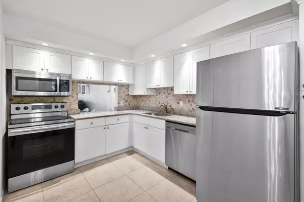 West Palm Beach, FL 33411,140 Lake Nancy LN 112