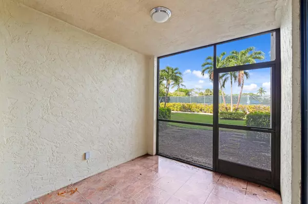 Delray Beach, FL 33444,955 Egret CIR B109