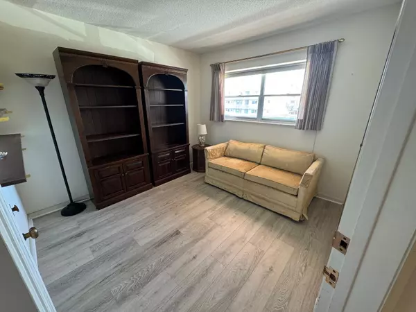 Boca Raton, FL 33431,300 NE 20th ST 4090