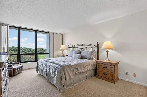 Boca Raton, FL 33434,7835 Lakeside BLVD 966