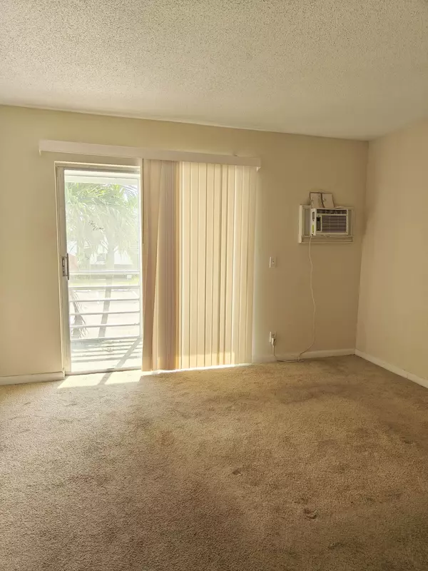 West Palm Beach, FL 33417,134 Camden F