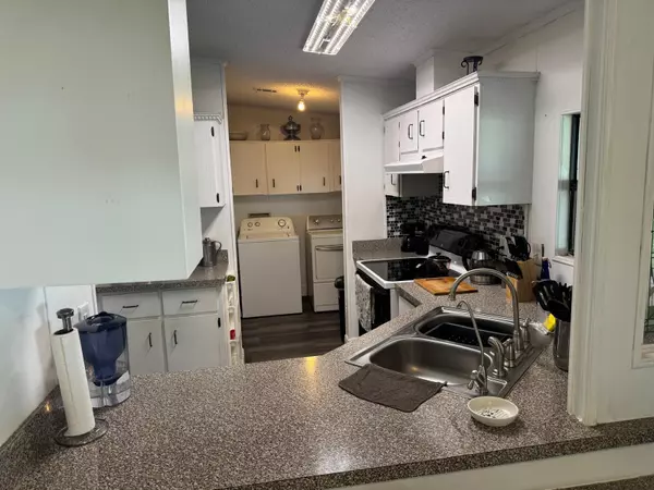 Lantana, FL 33462,6059 SE Palm Harbor DR 6059