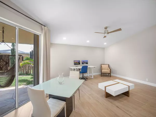 Palm Beach Gardens, FL 33410,1095 Roble WAY