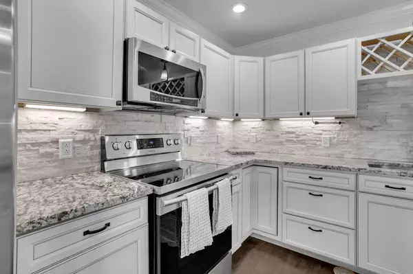 Lake Worth, FL 33463,7676 4th TER