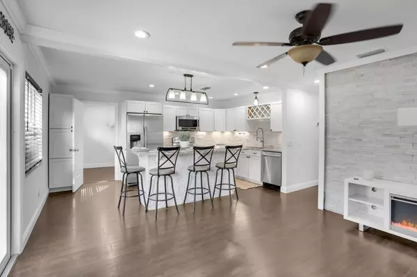 Lake Worth, FL 33463,7676 4th TER