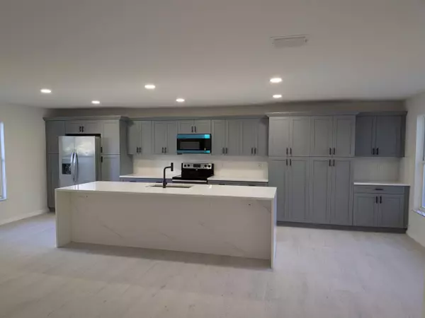 Wellington, FL 33414,2012 White Coral CT