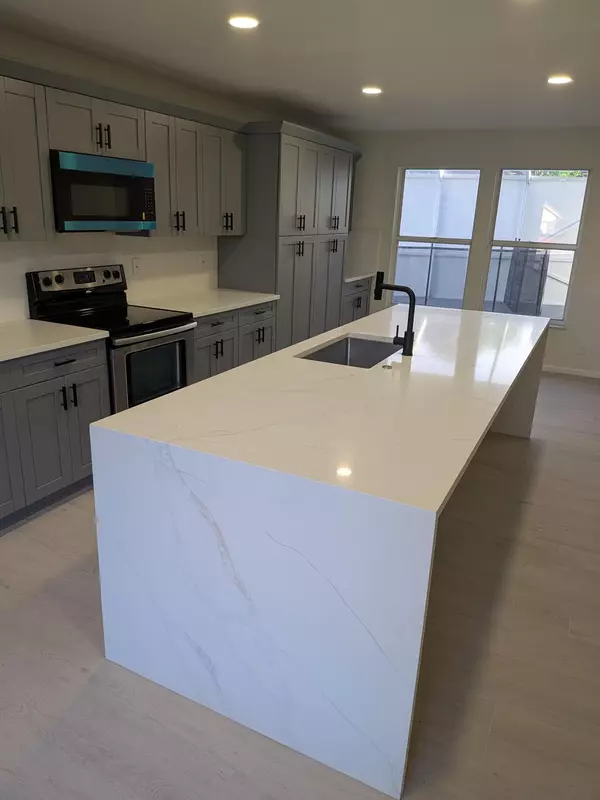 Wellington, FL 33414,2012 White Coral CT