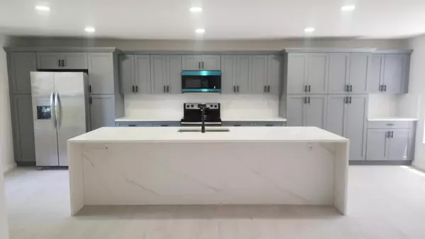 Wellington, FL 33414,2012 White Coral CT