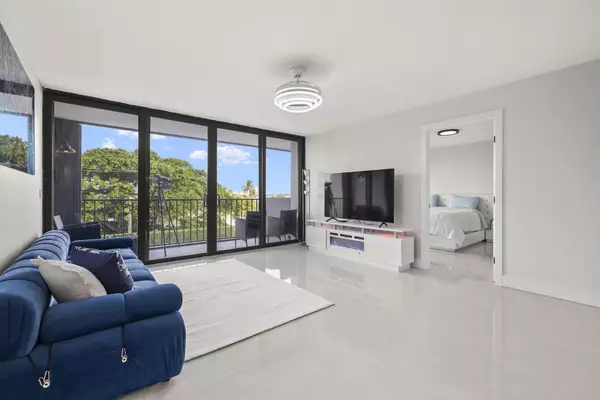 West Palm Beach, FL 33407,5600 N Flagler DR 207