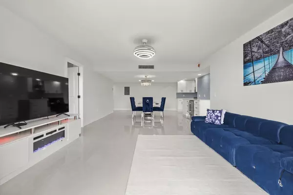 West Palm Beach, FL 33407,5600 N Flagler DR 207