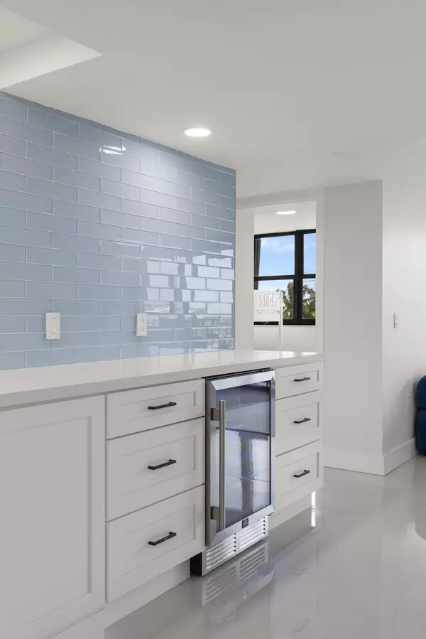 West Palm Beach, FL 33407,5600 N Flagler DR 207