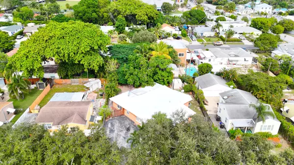 West Palm Beach, FL 33405,819 Colonial RD