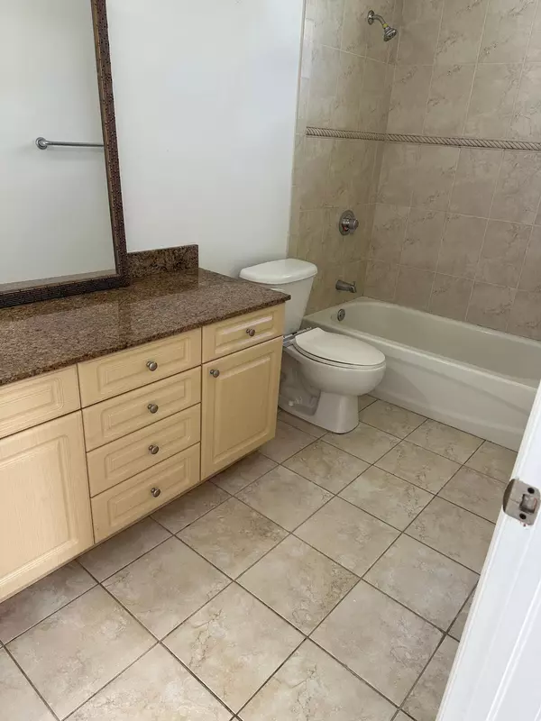 Lake Worth Beach, FL 33460,932 N Federal HWY