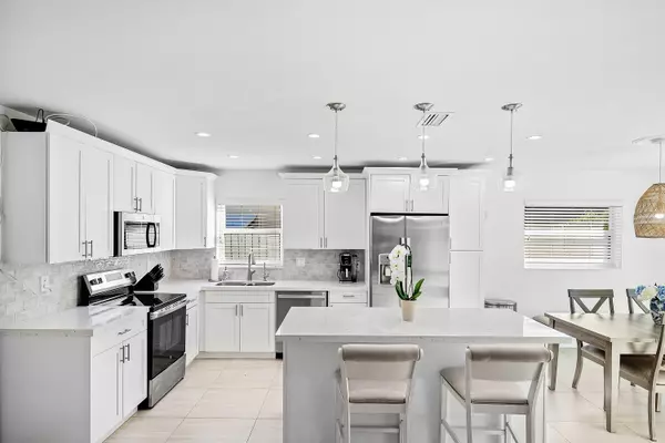 Boca Raton, FL 33487,124 Oregon LN