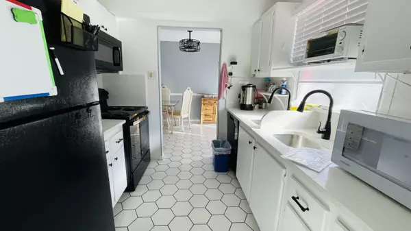 West Palm Beach, FL 33417,11 Golfs Edge E