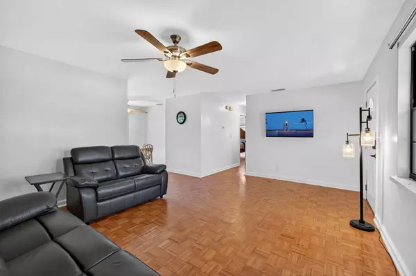 Fort Pierce, FL 34982,6012 Hickory DR