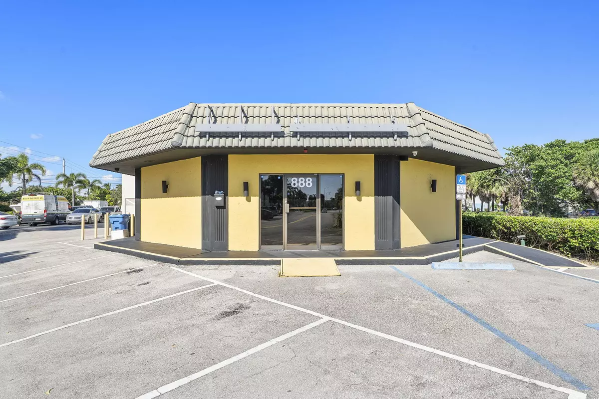 Lantana, FL 33462,888 E Coast AVE