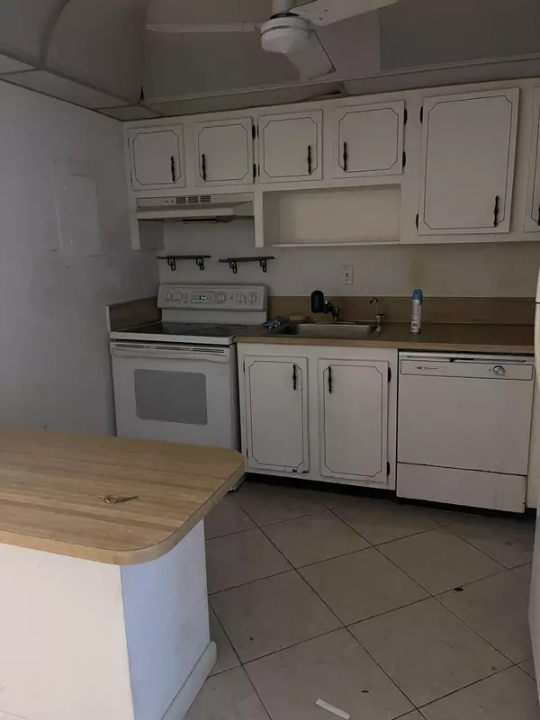 7300 NW 17th ST 115, Plantation, FL 33313