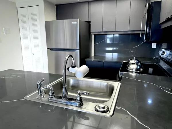 West Palm Beach, FL 33401,752 Executive Center DR 112