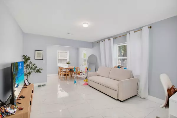 Lake Worth Beach, FL 33460,614 N E ST 1